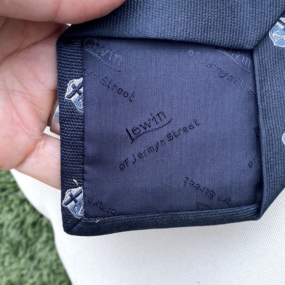 💯% Silk Tie by T.M. Lewin & Sons of London - Picture 5 of 5